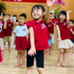 Áo thun Polo mầm non đỏ mận