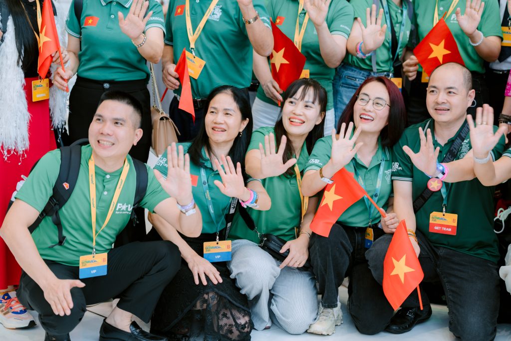 Áo thun polo đồng phục VIEUniform