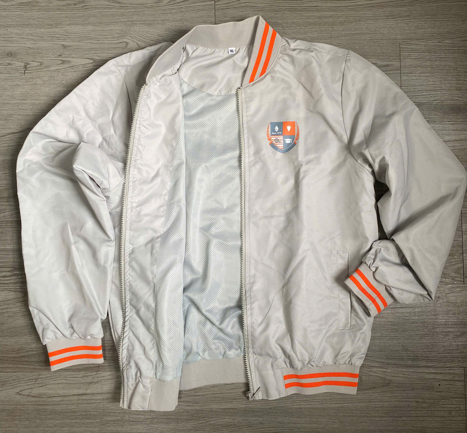 đồng phục áo khoác bomber sau