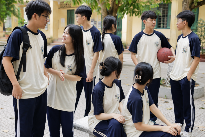 Áo lớp raglan