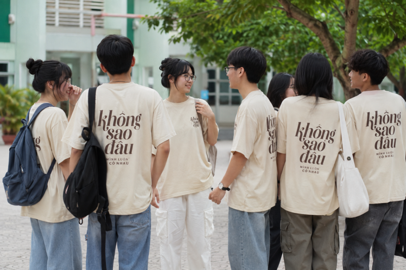 Áo lớp typography