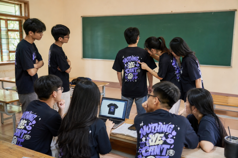 Duyệt mẫu áo lớp typography