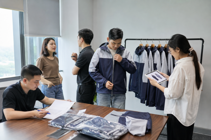 Lấy size áo khoác gió đồng phục