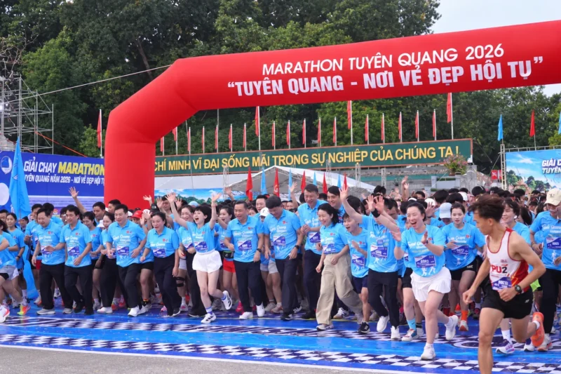 Áo chạy Tuyên Quang 2026, Đồng phục áo thun giải chạy marathon tại vạch xuất phát 1