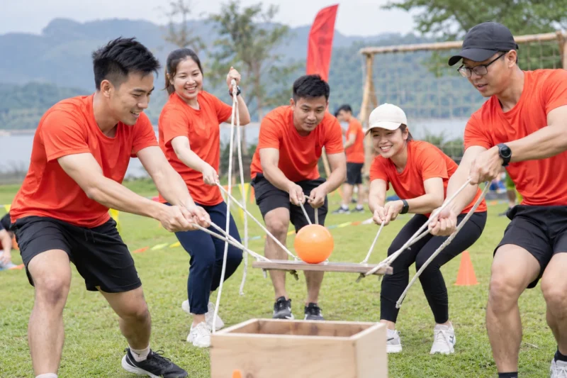 Đồng phục teambuilding giúp gắn kết các thành viên