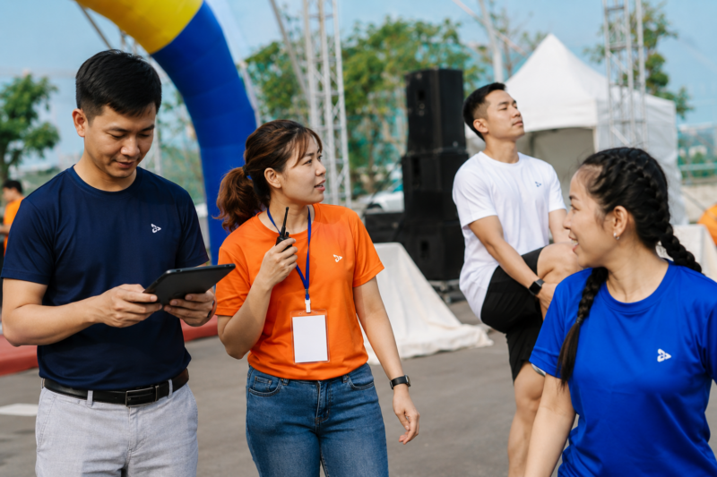 Form áo thun đồng phục cổ tròn