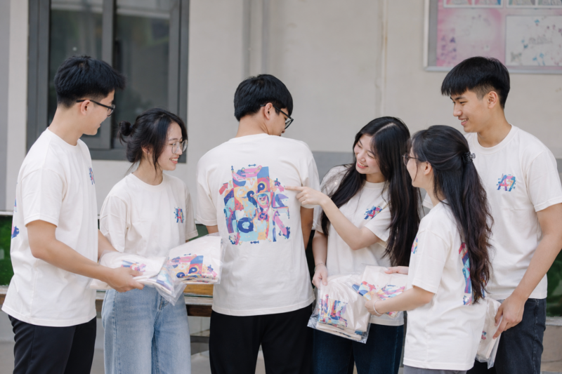 In PET áo lớp theo yêu cầu