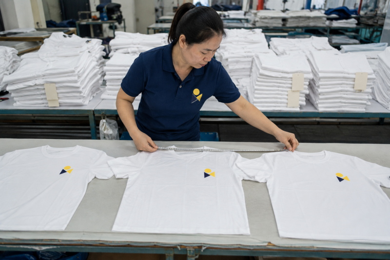 Kiểm tra áo thun đồng phục in logo