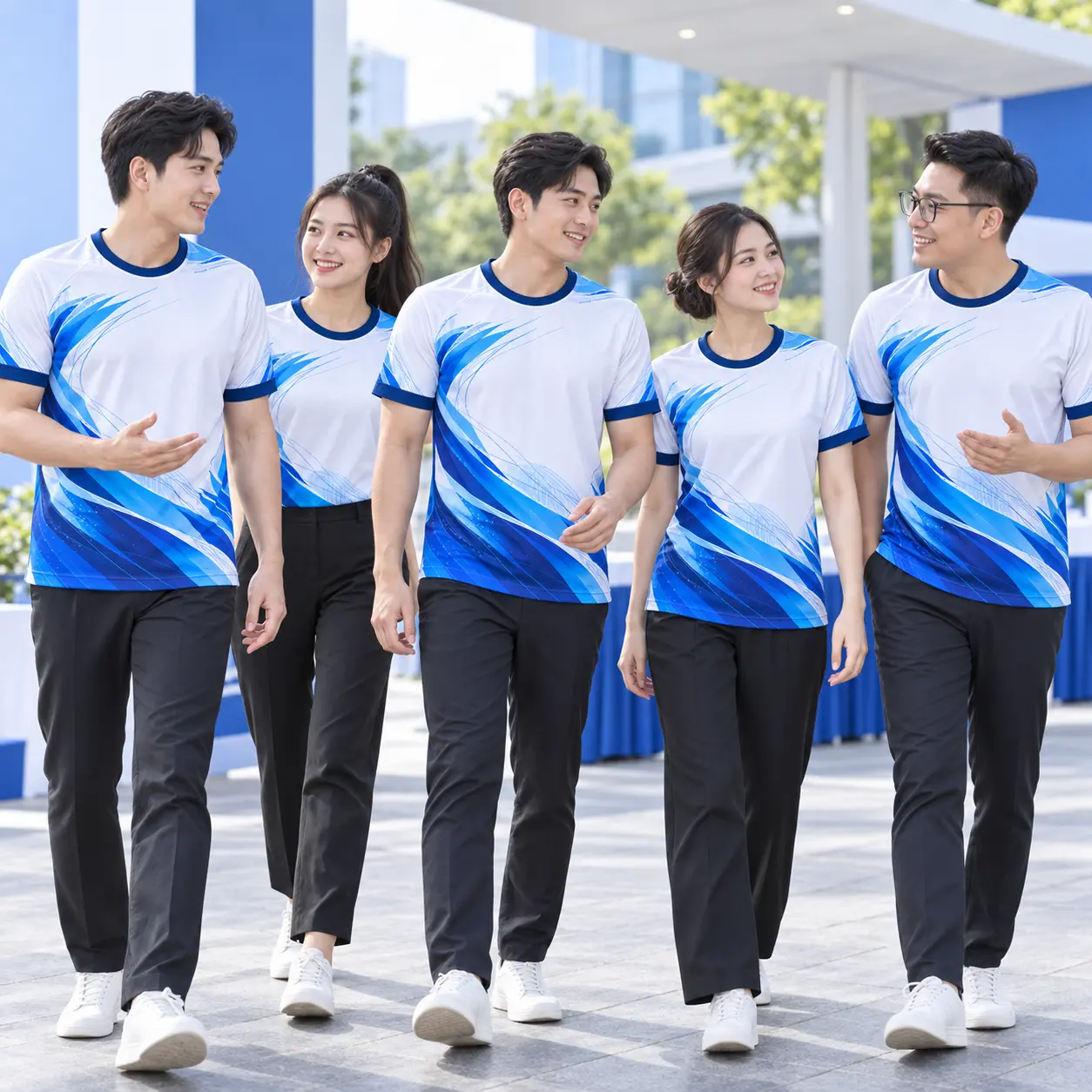 Mẫu áo thun đồng phục in chuyển nhiệt Urban Wave xanh hiện đại - tập thể mặc thực tế Mẫu áo thun đồng phục in chuyển nhiệt Urban Wave xanh hiện đại - tập thể mặc thực tế