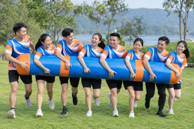 Nhân viên doanh nghiệp mặc áo team building in chuyển nhiệt
