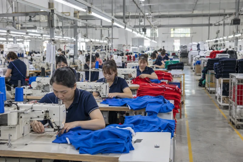 Quy trình sản xuất áo đồng phục trong xưởng may