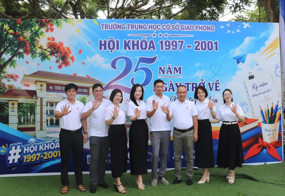 Ao-ky-niem-25-nam-Giao-Phong-khach-su-dung-5 Ao-ky-niem-25-nam-Giao-Phong-khach-su-dung-5