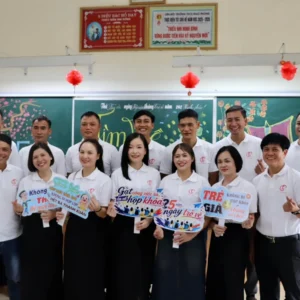 Ao-ky-niem-25-nam-Giao-Phong-khach-su-dung-7