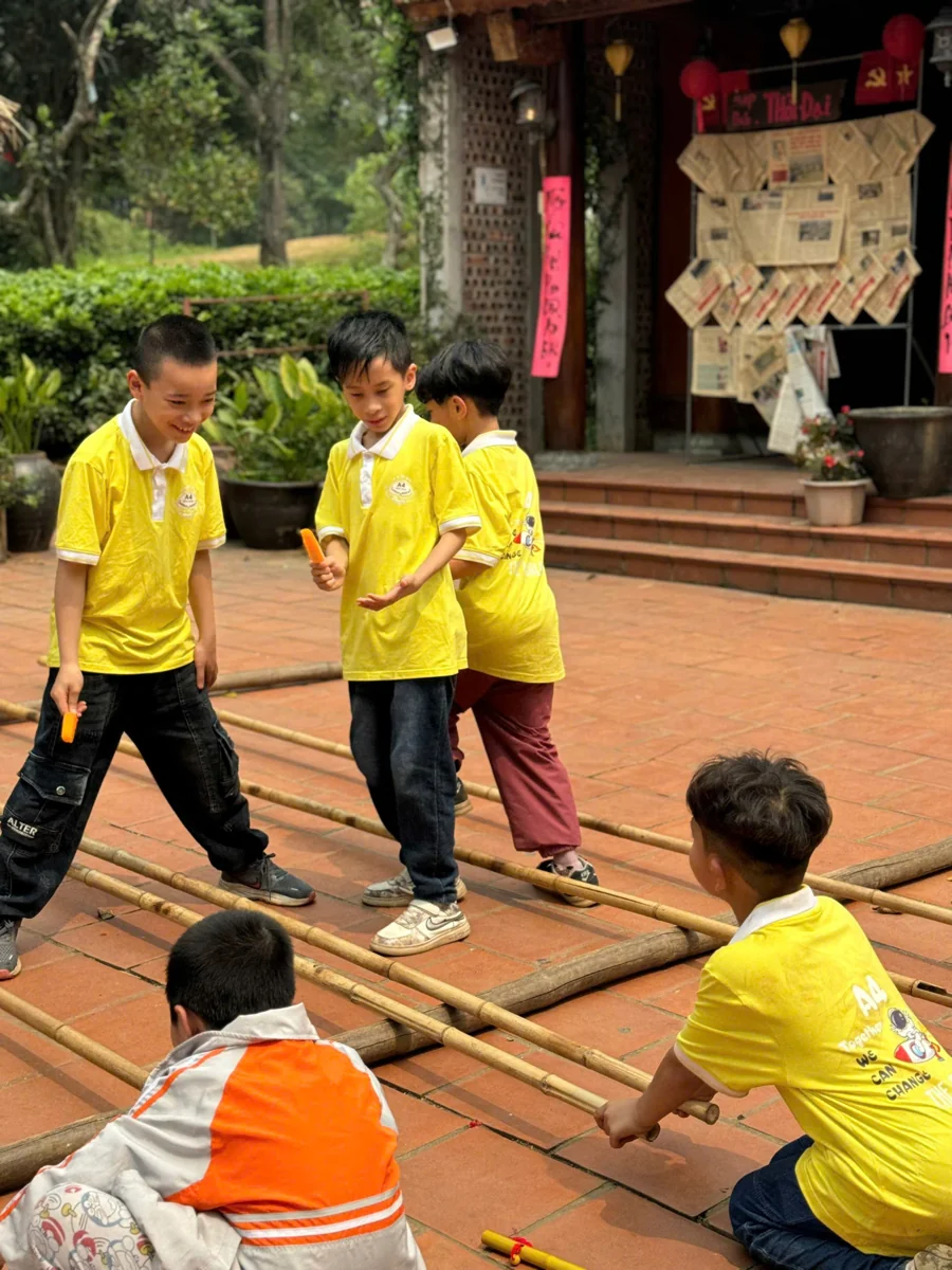 Ao-lop-Thinh-Liet-A4-khach-mac-thuc-te Ao-lop-Thinh-Liet-A4-khach-mac-thuc-te