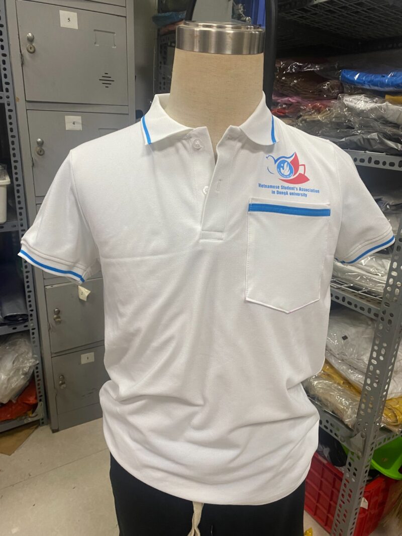 Đồng phục sinh viên – 21 áo sơ mi và 21 áo polo túi ngực – Ảnh gốc áo polo túi ngực trên mẫu trưng bày. – 3