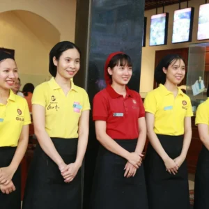 Nhan-vien-Banh-cuon-Gia-An-dong-phuc