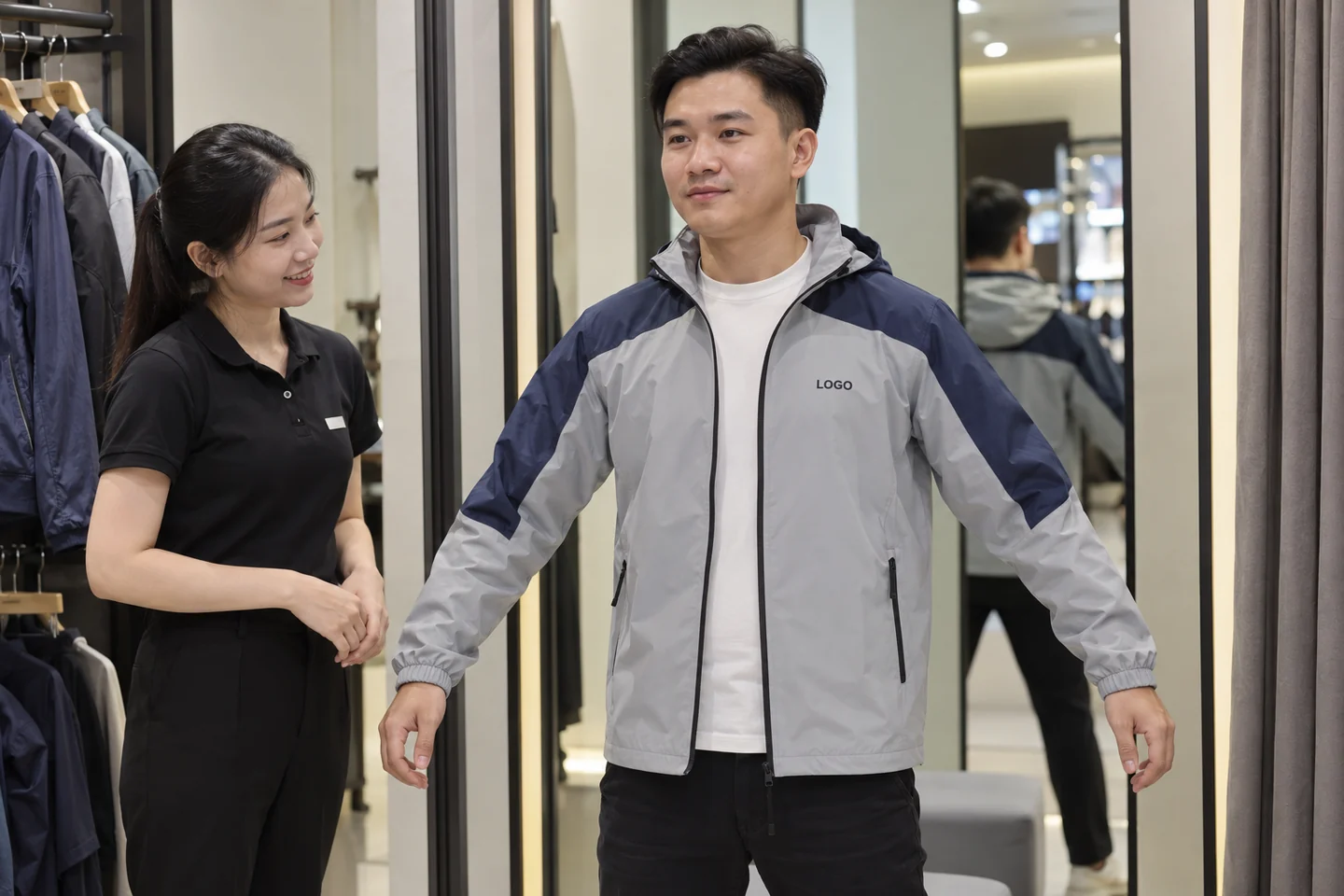 Thử độ vừa vai áo khoác gió xám phối navy