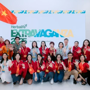 Áo gió Extravaganza – ảnh tập thể