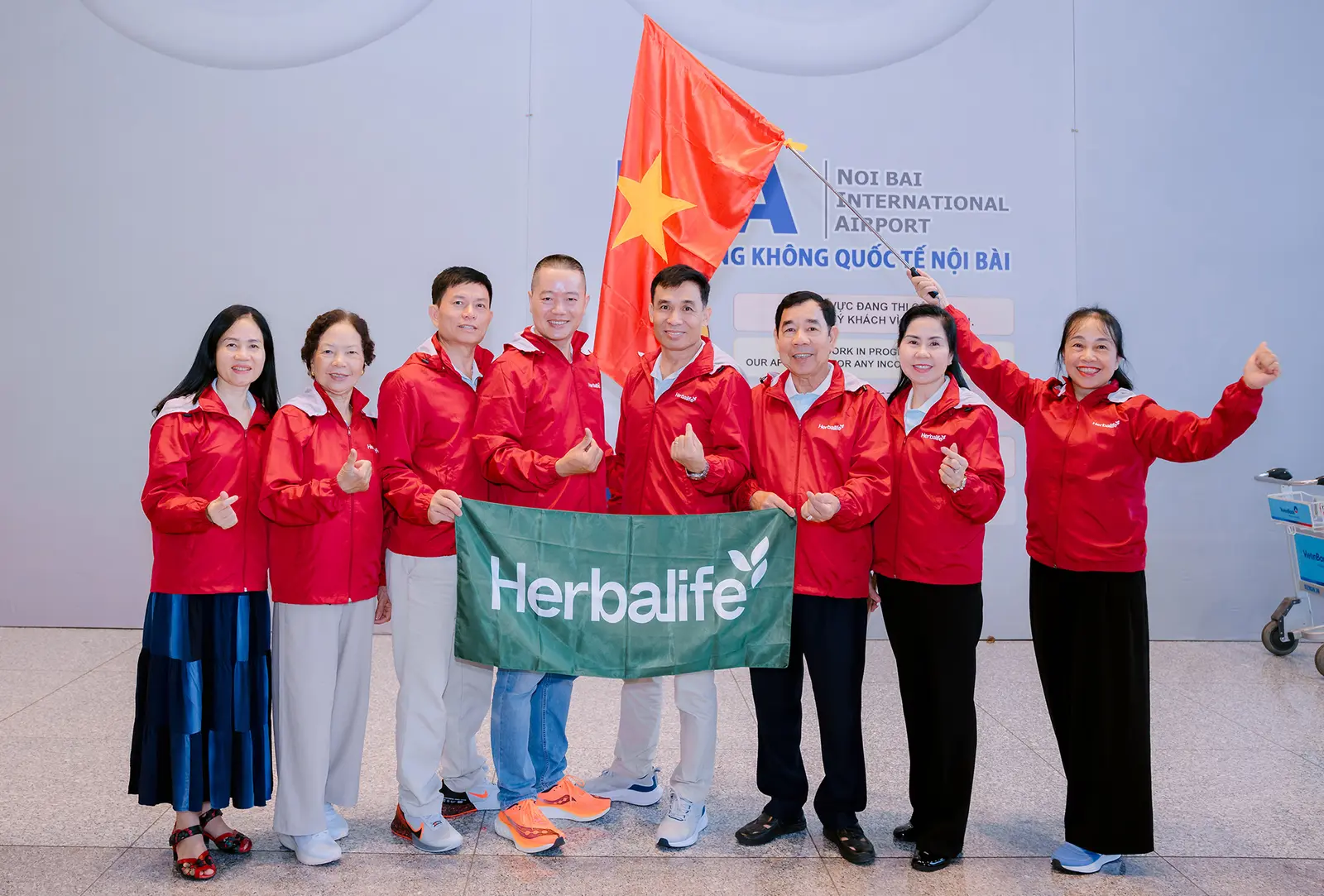Áo gió Herbalife – tại sân bay Áo gió Herbalife – tại sân bay