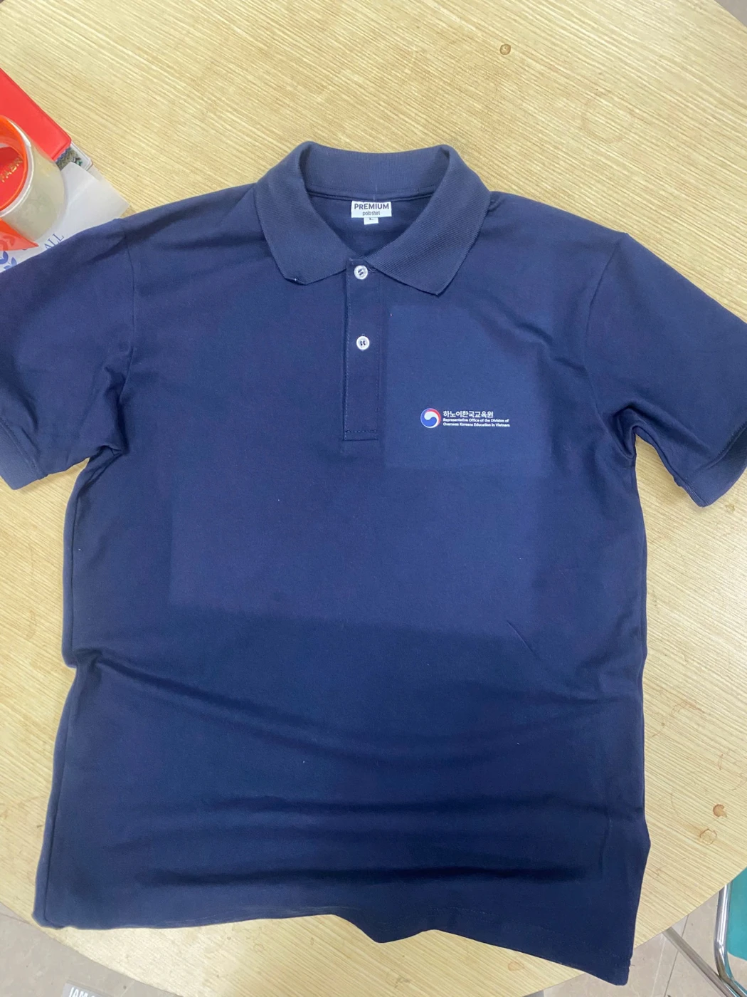 Mặt trước áo polo Study in Korea navy – ảnh thành phẩm thực tế